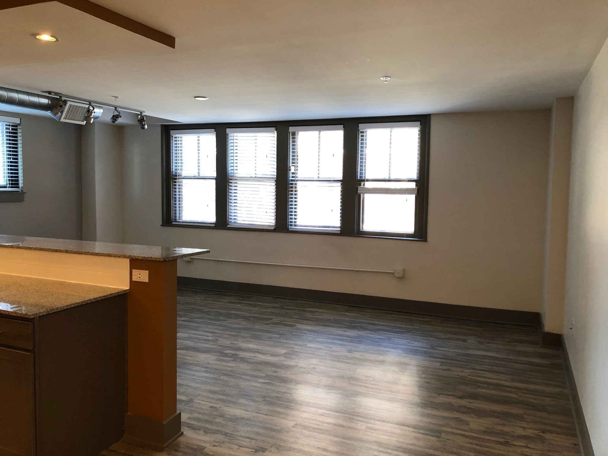 Building Photo - 3535 Broadway Blvd