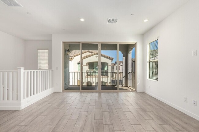 Building Photo - 4054 E Amoroso Dr