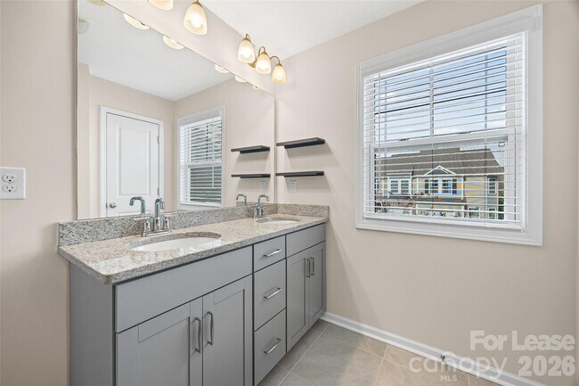 Building Photo - 1018 Chicory Trce