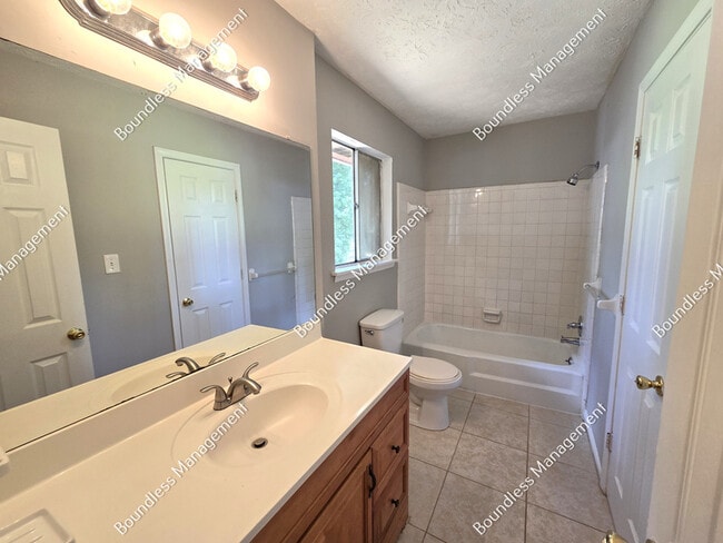 Building Photo - 8834 Homewood Dr