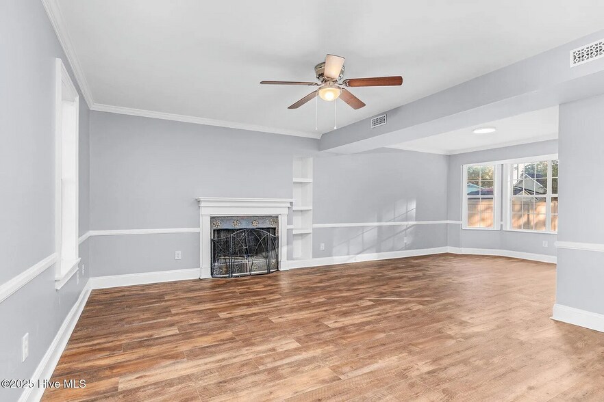 Building Photo - Room in House on Sara Dr