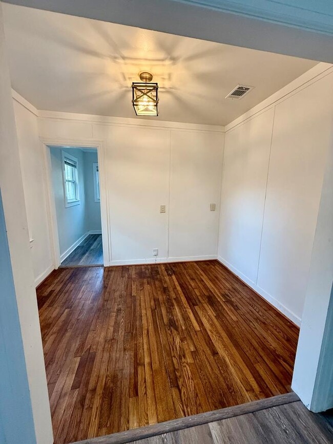 Building Photo - 222 Fontaine Dr