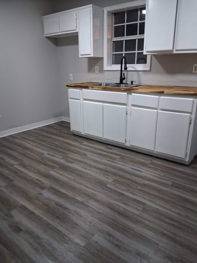 Building Photo - 1254 Fairground Rd