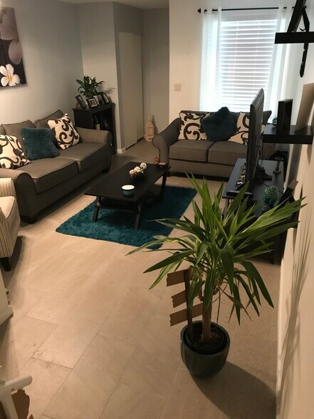 Building Photo - 4511 W La Villa Ln