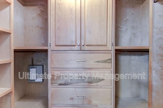 Building Photo - 902 Kiwi Ln