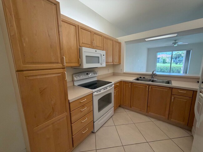 Building Photo - ANNUAL RENTAL - 3 BED / 2 BATH CONDO WITH 1 CAR GARAGE IN SHERWOOD