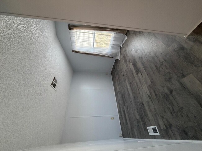 Building Photo - 142 Maryvale Dr