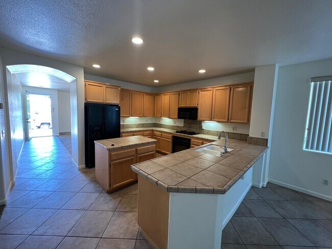 Building Photo - 560 Sutherland Ranch Ln