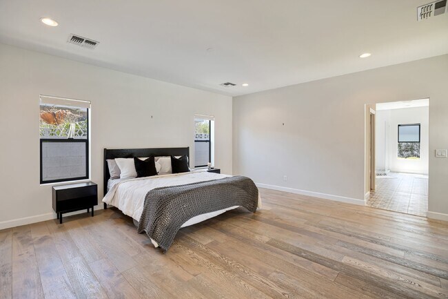 Building Photo - Beautifully furnished Arcadia Lite Rental Home!