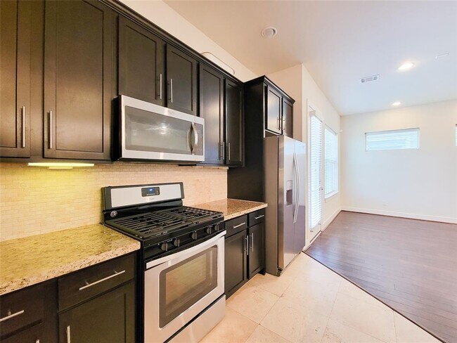 Building Photo - 1815 Crestdale Dr