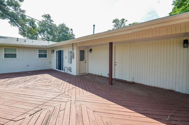 Building Photo - 10050 Haddington Dr