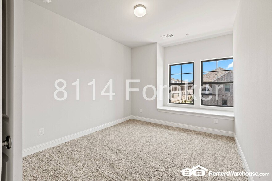 Building Photo - 8114 Foraker St