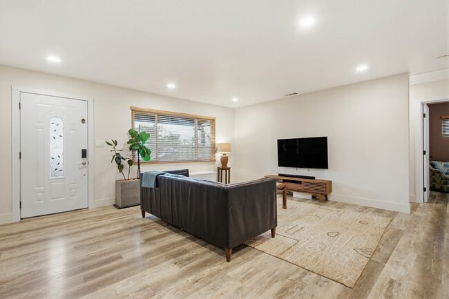 Building Photo - 1418 Marshall St