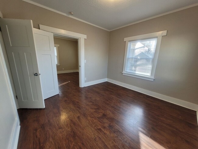 Building Photo - 2 Bedroom, 1 Bathroom Home with Detached Garage!