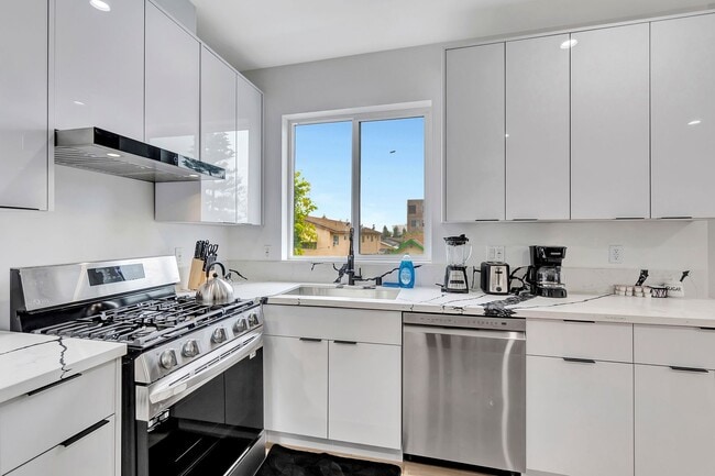 Interior Photo - MH 546 N Harvard Blvd