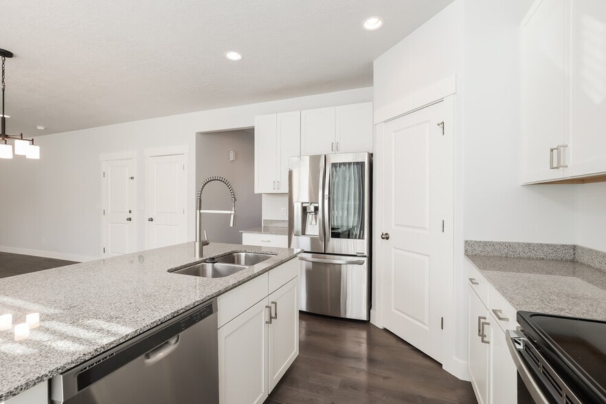 Building Photo - 13061 Acklins Dr