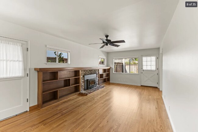 Building Photo - Light and Bright 3 Bedroom/ 2 Bath Home on...