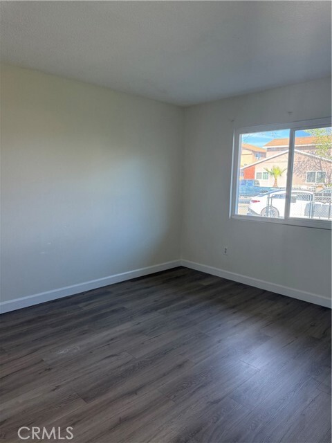 Building Photo - 558 S Benjamin St