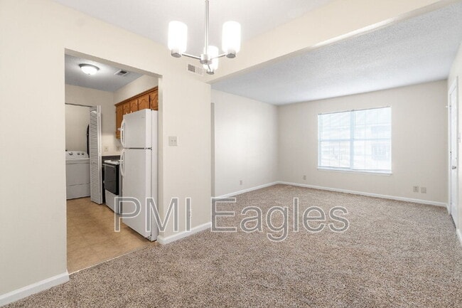 Building Photo - 263 White Oak Rd