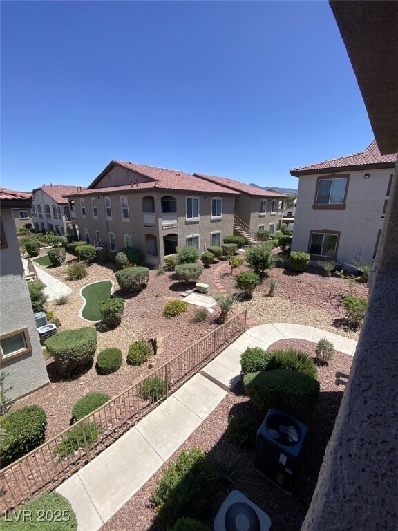 Building Photo - 2305 W Horizon Ridge Pkwy