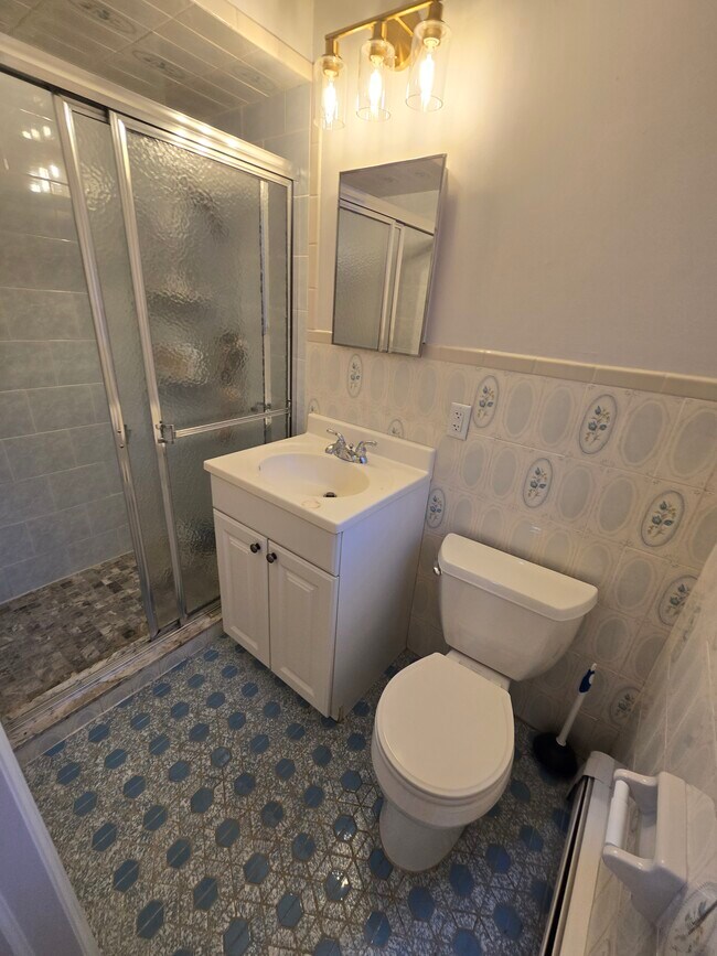 Bedroom #1 Ensuite Bathroom - 401 2nd St