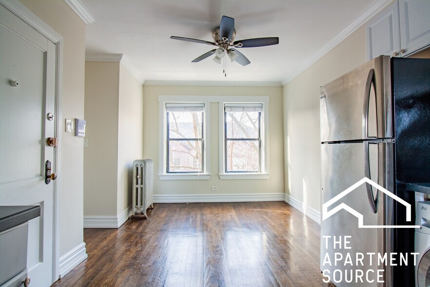 Building Photo - 1056 W Lill Ave