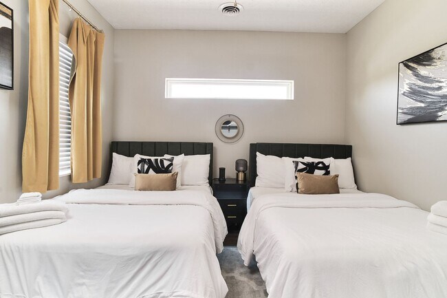 Building Photo - Fully Furnished 2BD Duplex in the Heart of...