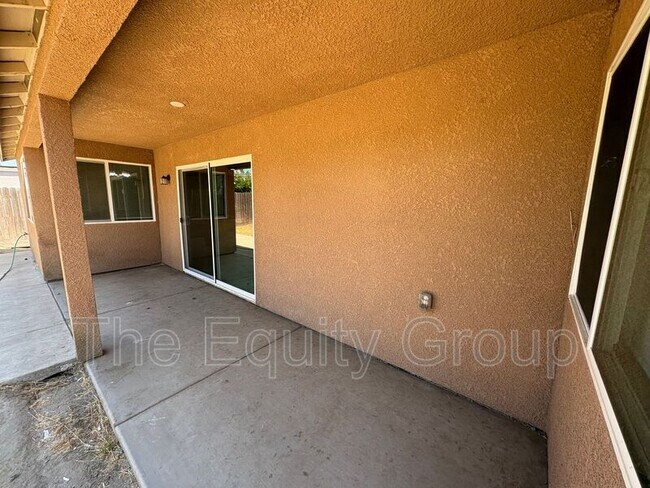 Building Photo - 2132 E Sweet Ave