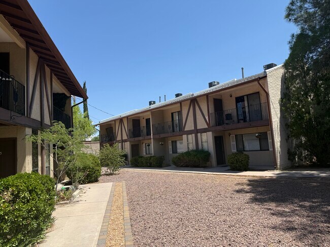 Building Photo - 797 W Mesa Verde Dr