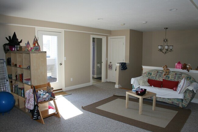 Building Photo - 18 5th Ave