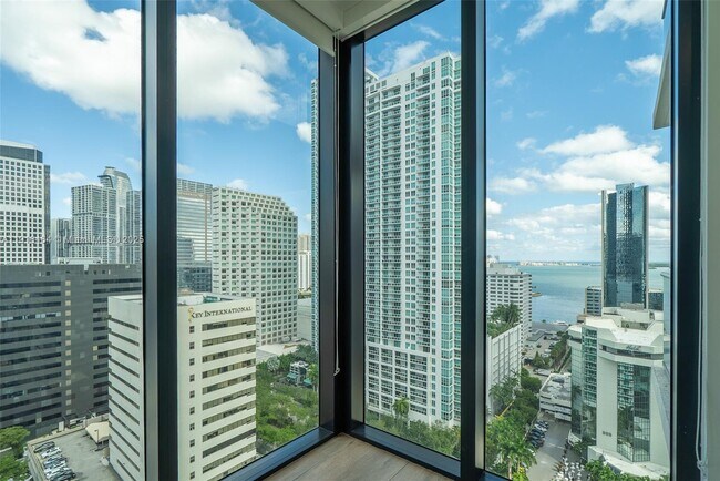 Building Photo - 1010 Brickell Ave