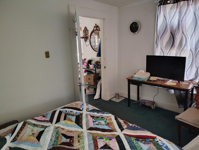 Building Photo - 353 W 26th St