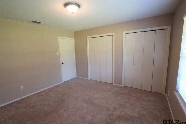 Building Photo - 8524 Radcliffe Dr
