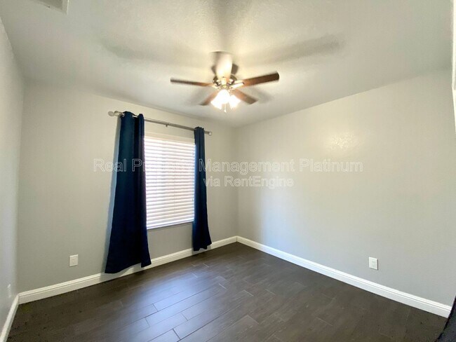 Building Photo - 6509 N Vista Ave