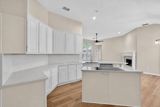 Building Photo - 6864 Bushnell Dr