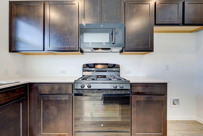 Building Photo - 618 Waterway Ave