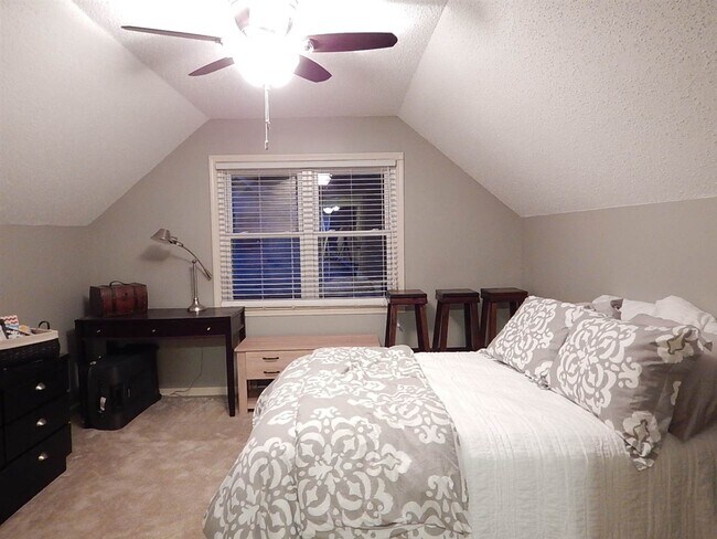 Building Photo - 461 Dove Valley Rd