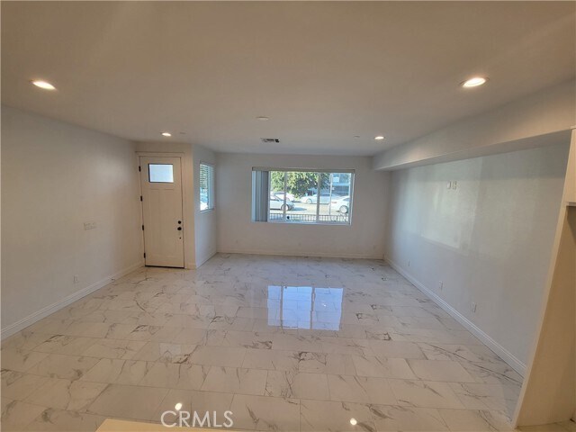 Building Photo - 14614 Vanowen St
