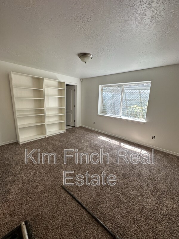 Building Photo - 9820 Deep Creek Dr