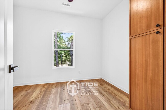 Building Photo - Move-In Ready Home Near Park Circle