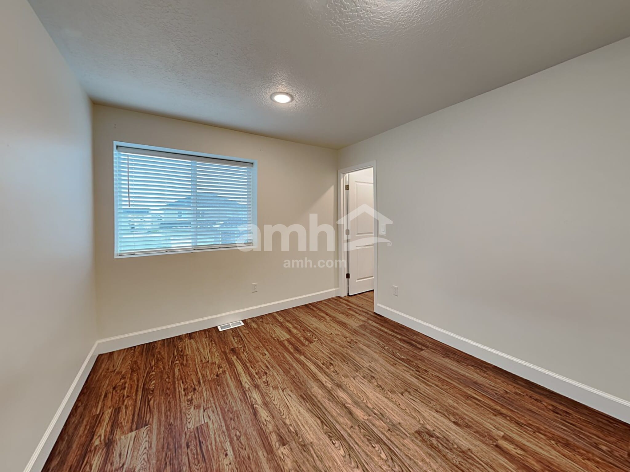 Building Photo - 2403 E Surry Way