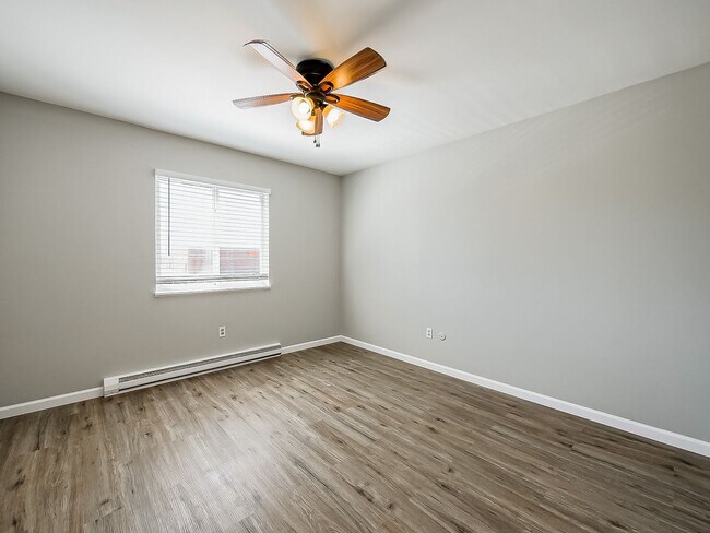 Building Photo - 125 E Van Riper Rd