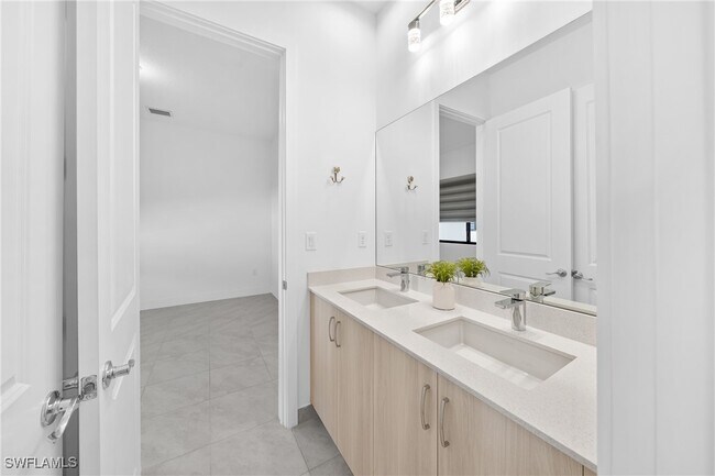 Building Photo - 4947 Brigata Wy