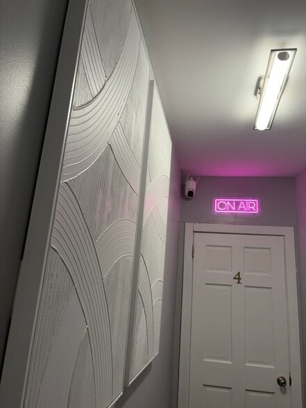 Building Photo - 2742 Kensington Ave