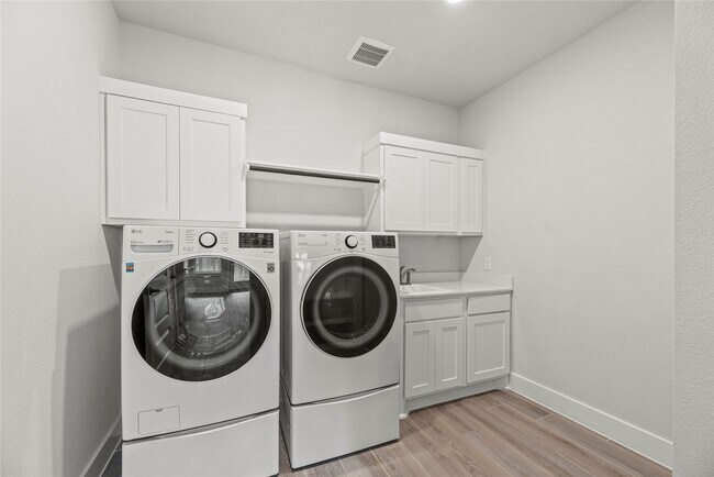 Building Photo - 1707 McCrae Hill Ct