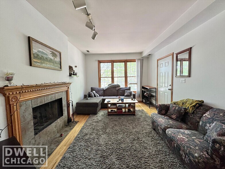 Primary Photo - 920 N Paulina St