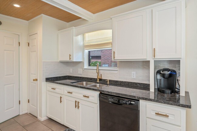 Building Photo - 4522 Parkwood Ln