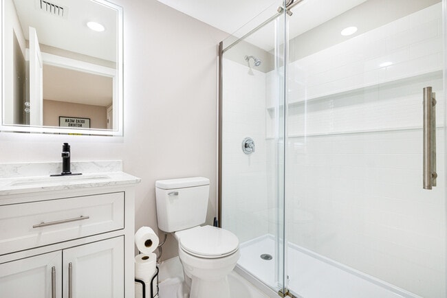 Building Photo - Englewood Padsplit Co-living Affordable Housing