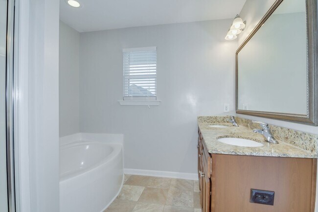 Building Photo - 3 Bedroom 2.5 Bath in Grovetown!
