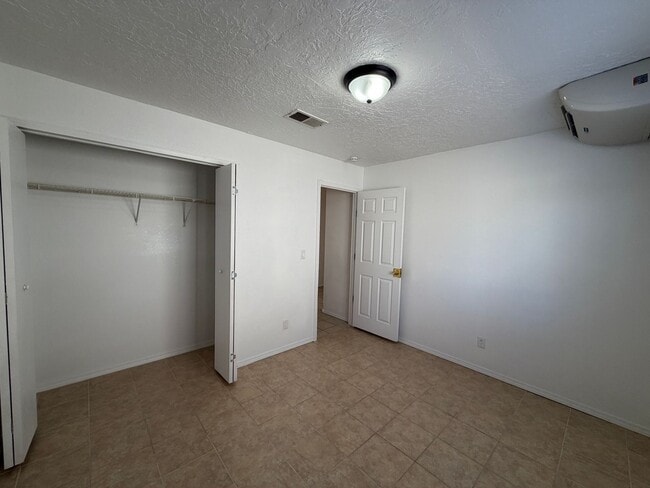 Building Photo - 1405 Secret Valley Dr SW